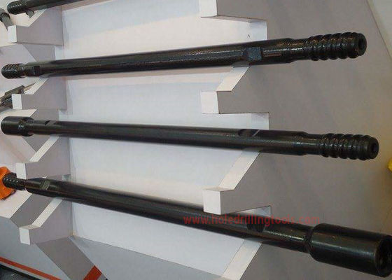 Cina Hollow Sucker Threaded Drill Rod Carbon Steel Untuk Proyek Pengeboran Warna Hitam pemasok